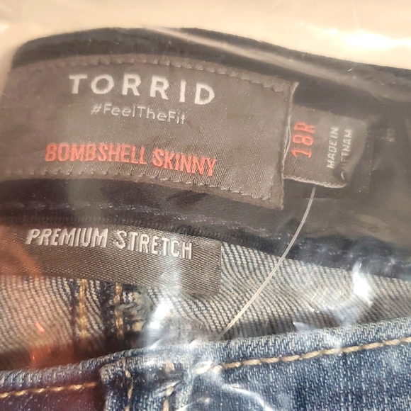 ❤️NWT VINTAGE TORRID JEANS - BOMBSHELL SKINNY - HIGH RISE - DISTRESSED PLUS SIZE - Picture 9 of 16